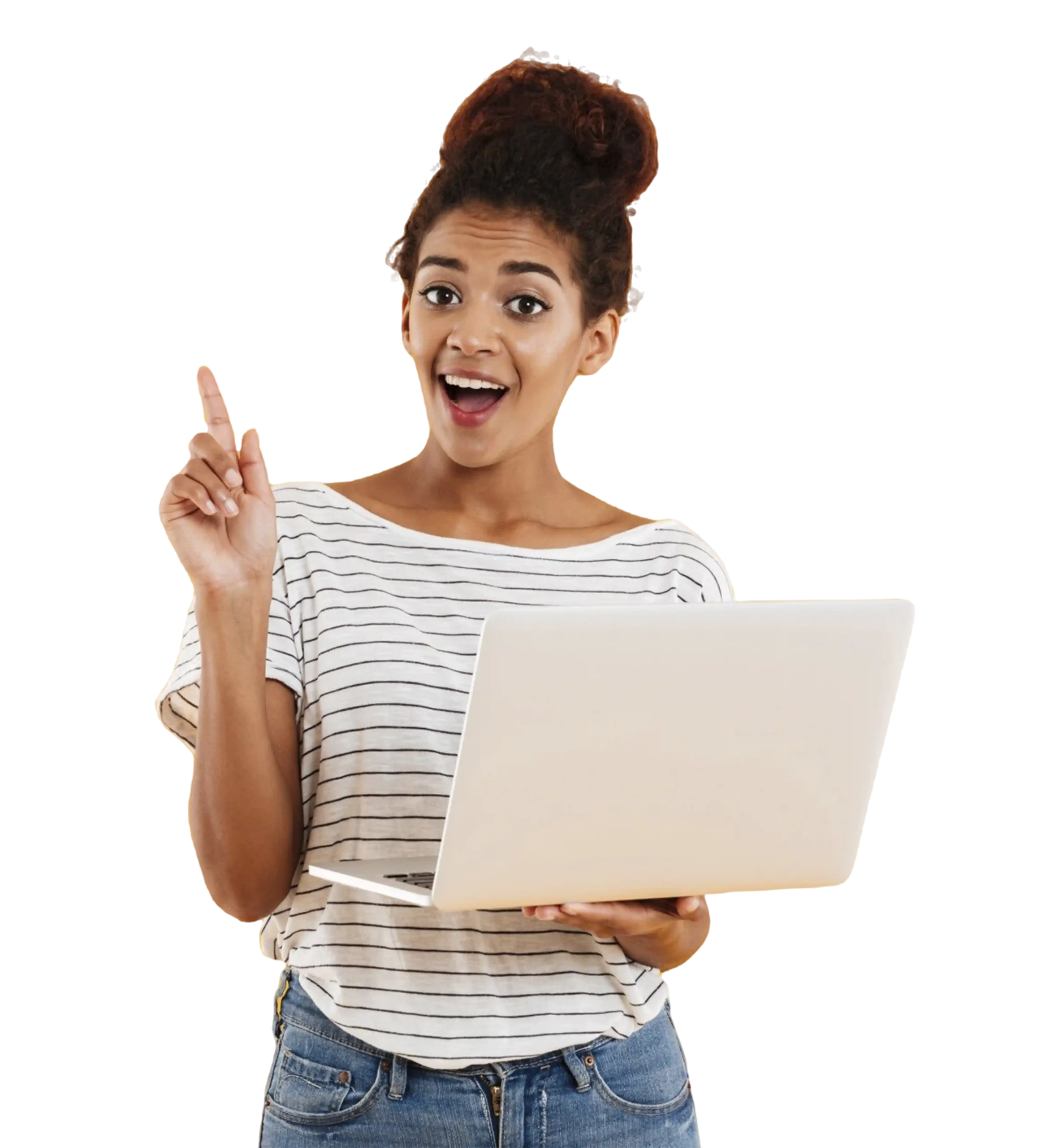 jeune femme mince afro américaine avec un laptop